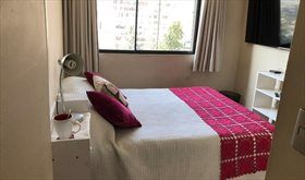 pieza en arriendo en las condes santiago con acceso independiente y servicio de aseo