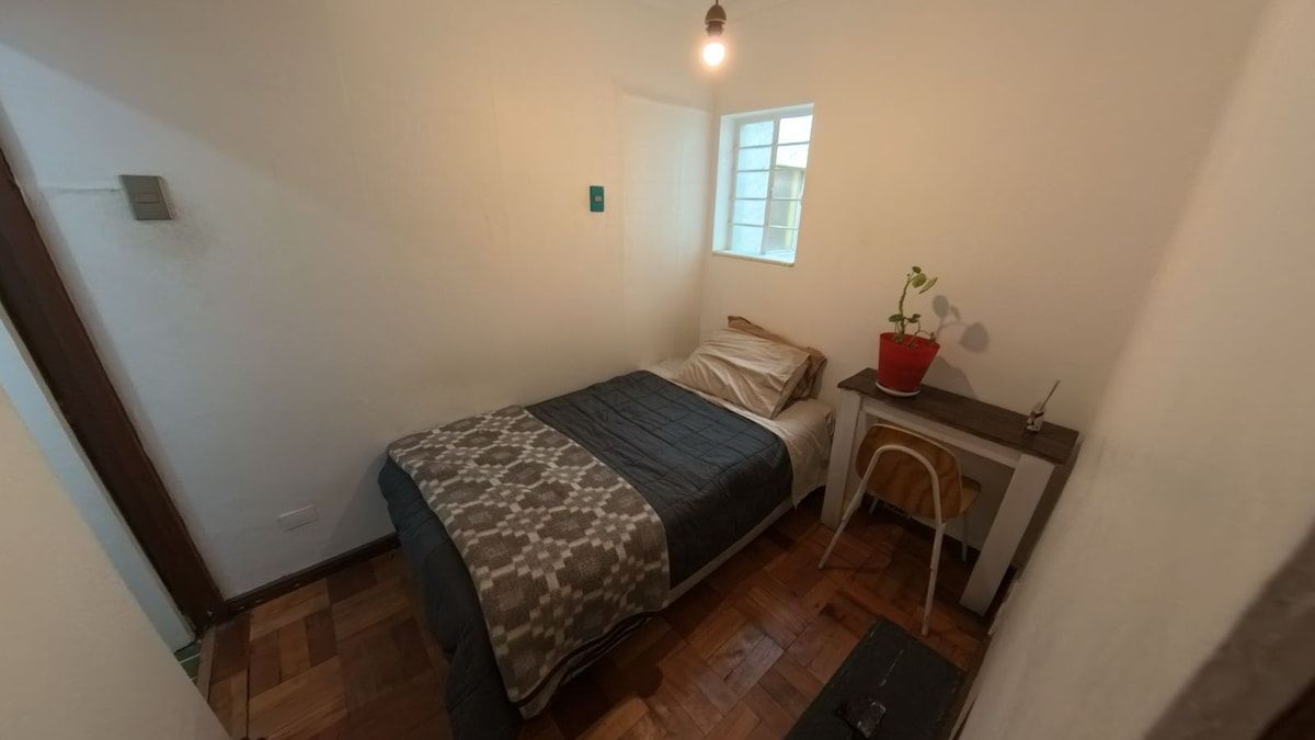 pieza en arriendo con baño privado y servicio de aseo en santiago