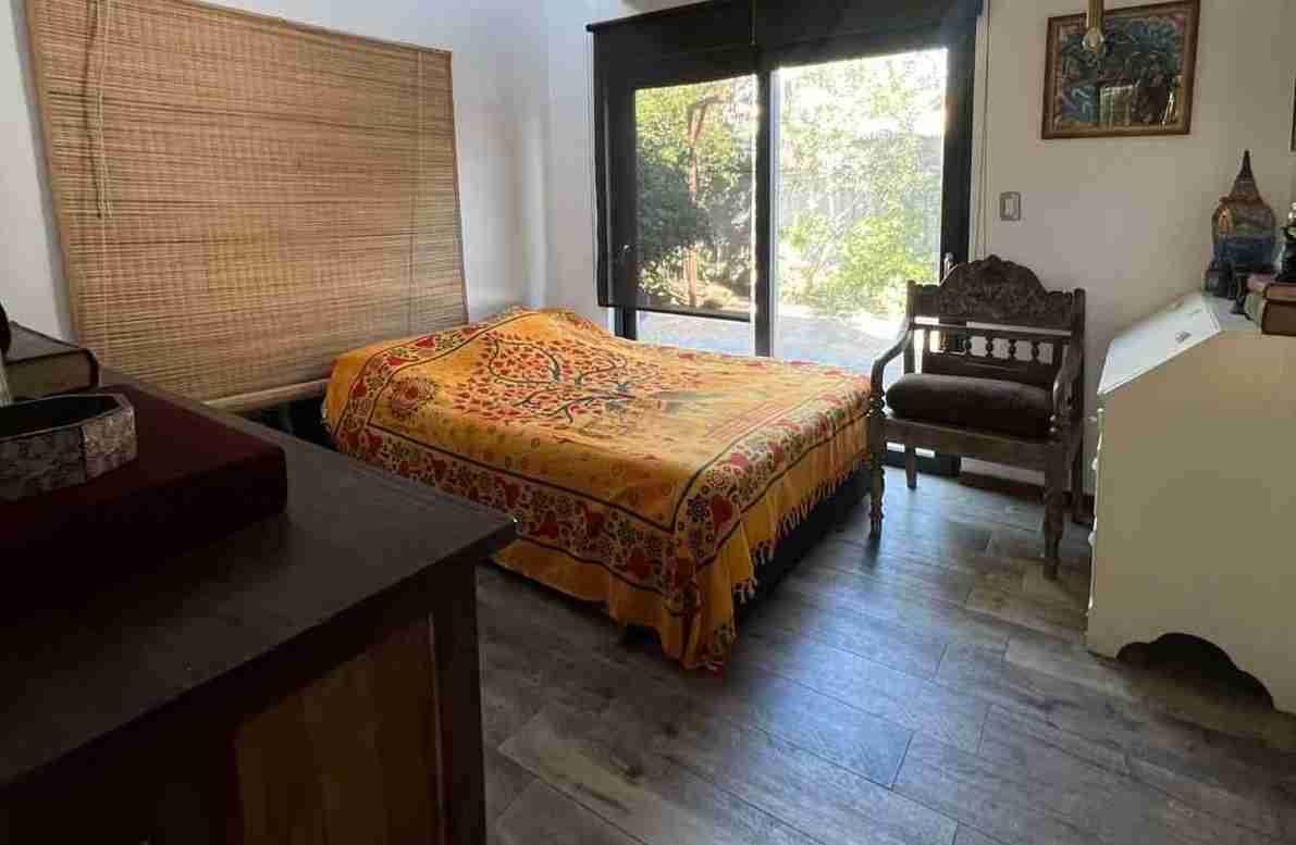 pieza en arriendo con baño privado y acceso independiente en vitacura santiago