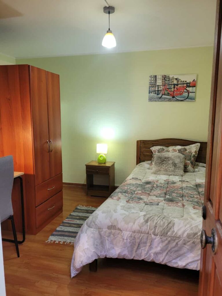 pieza en arriendo con baño privado y acceso independiente en concepción cerca de la universidad san Sebastián
