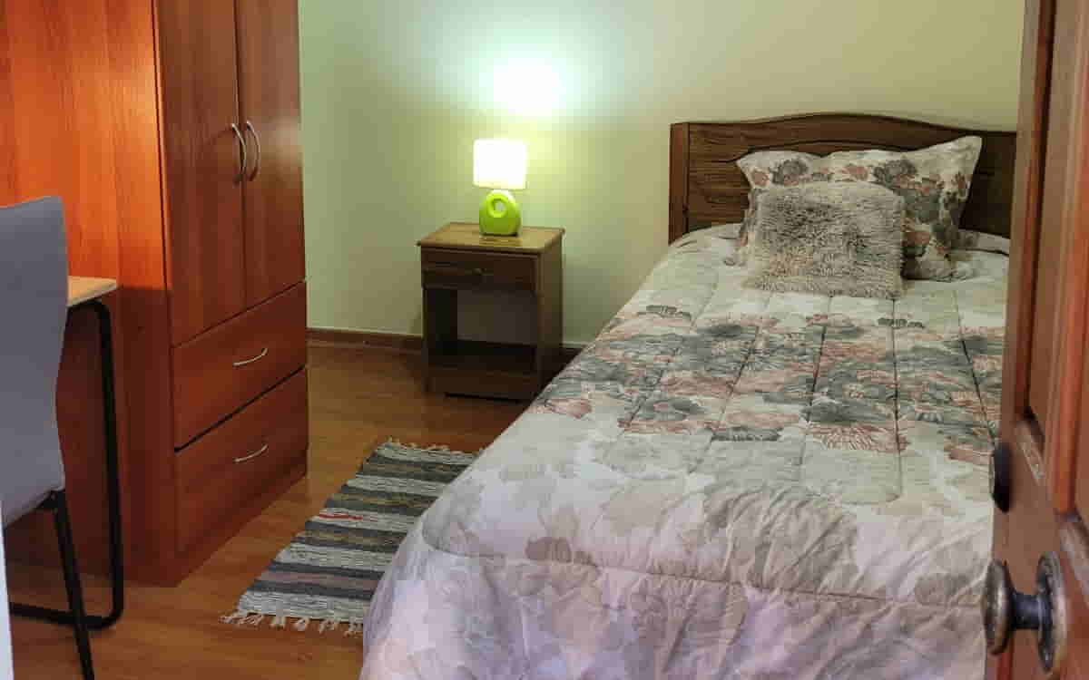 pieza en arriendo con baño privado y acceso independiente en concepción cerca de la universidad san Sebastián