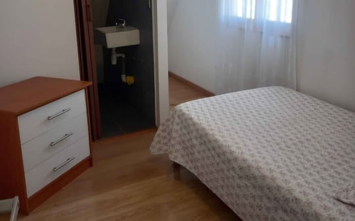 pieza en arriendo con baño privado y acceso independiente en la florida santiago