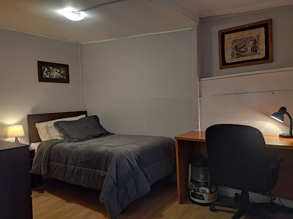 pieza en arriendo con baño privado en la reina santiago